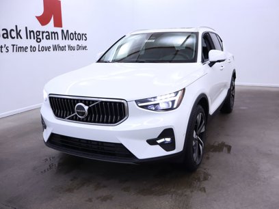 New 2025 Volvo XC40 B5 Ultra w/ Protection Package
