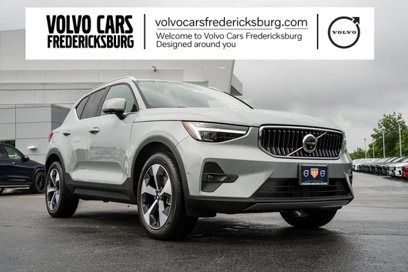 New 2025 Volvo XC40 B5 Plus w/ Protection Package Premier