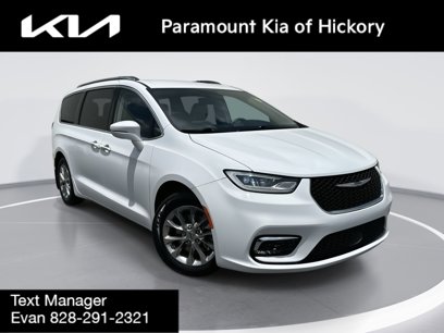 Used 2021 Chrysler Pacifica Touring-L w/ Uconnect Theater Family Group