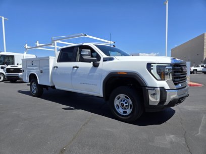 New 2024 GMC Sierra 2500 Pro w/ Convenience Package