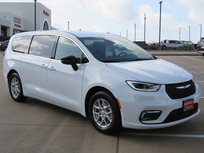 New 2025 Chrysler Pacifica Select