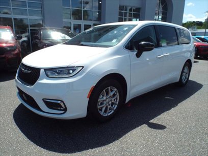Certified 2024 Chrysler Pacifica Touring-L