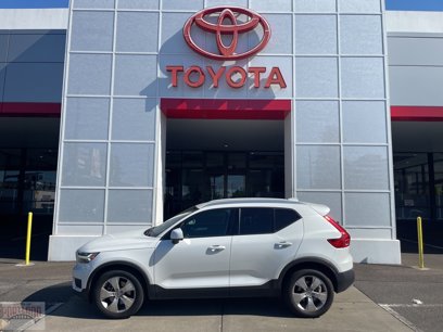 Used 2021 Volvo XC40 T5 Momentum
