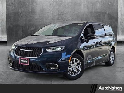 New 2025 Chrysler Pacifica Select