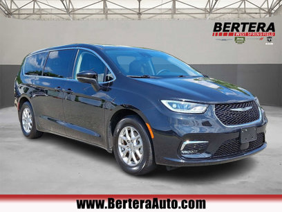 Used 2023 Chrysler Pacifica Touring-L