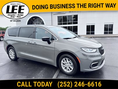 New 2025 Chrysler Pacifica Select
