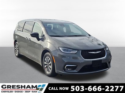 New 2025 Chrysler Pacifica Select