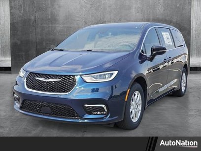 New 2025 Chrysler Pacifica Select