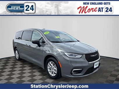 Certified 2023 Chrysler Pacifica Touring-L
