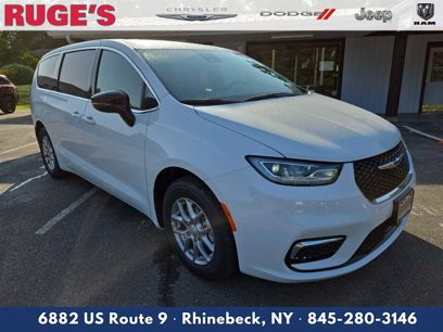 New 2026 Chrysler Pacifica Select