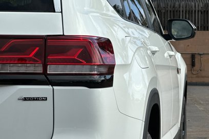 New 2025 Volkswagen Atlas Peak Edition SE
