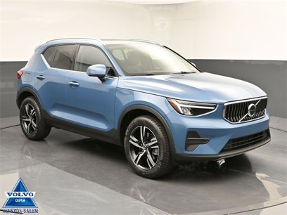 New 2025 Volvo XC40 B5 Core w/ Climate Package