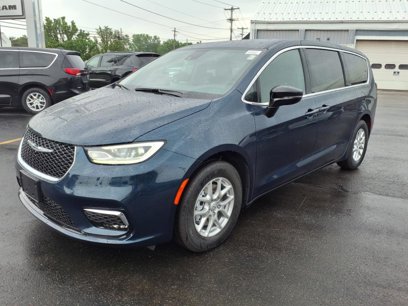 New 2025 Chrysler Pacifica Select