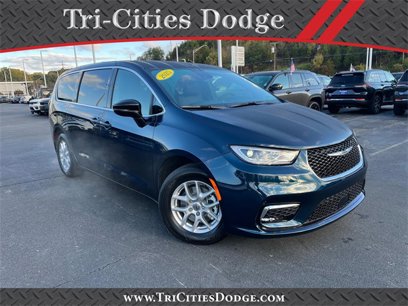 New 2025 Chrysler Pacifica Select