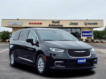 New 2025 Chrysler Pacifica Select