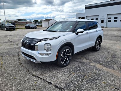 Used 2024 Mitsubishi Outlander SE