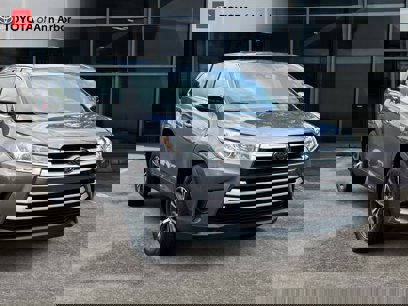 Used 2019 Toyota Highlander LE