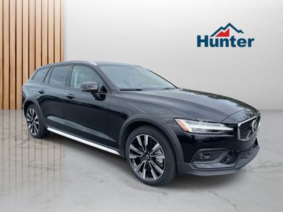 New 2025 Volvo V60 B5 Cross Country Ultra w/ Protection Package Premier