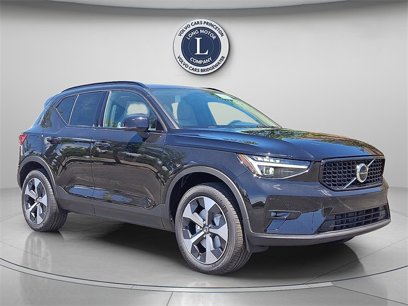 New 2025 Volvo XC40 B5 Plus w/ Protection Package Premier