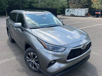 New 2025 Toyota Highlander XLE