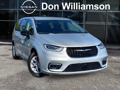 Used 2024 Chrysler Pacifica Touring-L