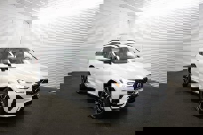 New 2024 Volvo XC60 T8 Ultimate w/ Protection Package Premier