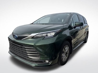 Used 2025 Toyota Sienna XLE