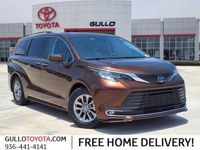 Certified 2023 Toyota Sienna XLE