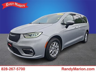 Used 2023 Chrysler Pacifica Touring-L