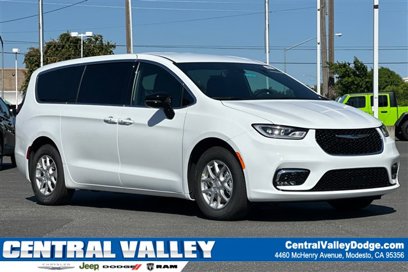 New 2025 Chrysler Pacifica Select