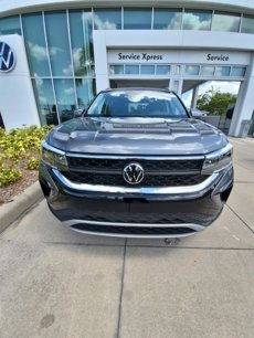 Used 2024 Volkswagen Taos SE w/ Panoramic Sunroof Package