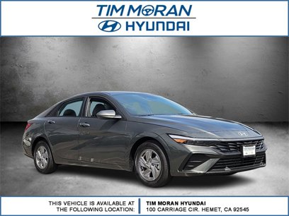 New 2025 Hyundai Elantra SE