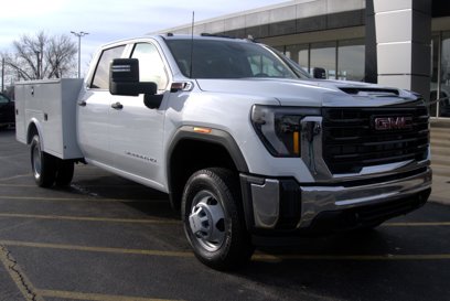 New 2025 GMC Sierra 3500 Pro w/ Convenience Package