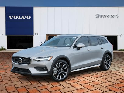 New 2025 Volvo V60 B5 Cross Country Ultra w/ Protection Package Premier