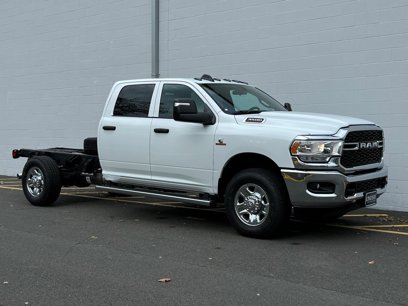 New 2024 RAM 3500 Tradesman w/ Chrome Appearance Group