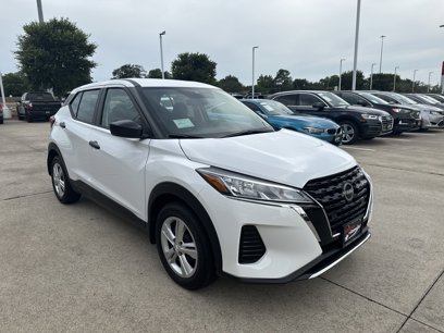 New 2025 Nissan Kicks Play S