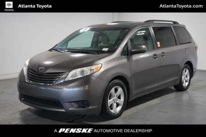 Used 2017 Toyota Sienna LE