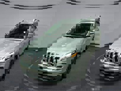 Used 2018 Jeep Cherokee Latitude Plus w/ Comfort/Convenience Group