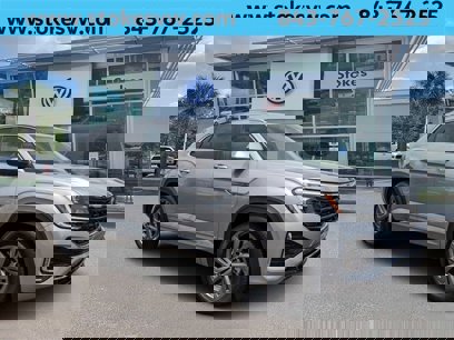 New 2024 Volkswagen Atlas Cross Sport SEL R-Line