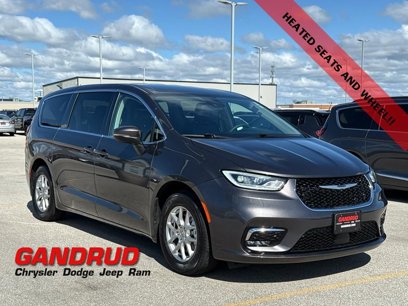 Used 2023 Chrysler Pacifica Touring-L