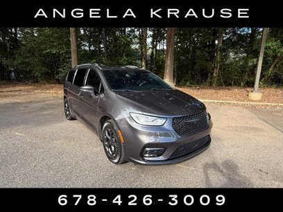 Used 2021 Chrysler Pacifica Limited w/ Uconnect Theater Family Group