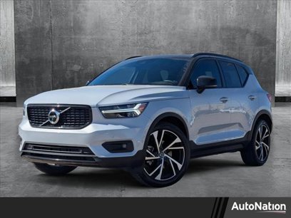 Used 2022 Volvo XC40 T5 R-Design w/ Advanced Package
