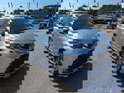 Used 2021 Toyota Sienna XLE