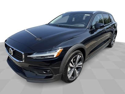 New 2025 Volvo V60 B5 Cross Country Plus w/ Protection Package Premier