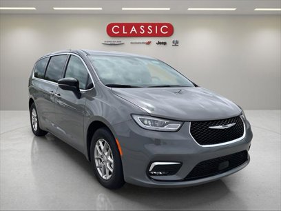 New 2025 Chrysler Pacifica Select