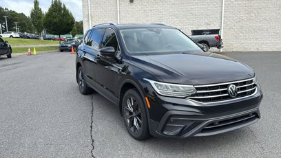 Used 2023 Volkswagen Tiguan SE w/ Panoramic Sunroof Package