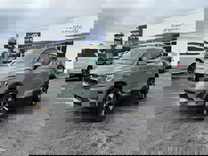 New 2025 Volvo XC40 B5 Plus w/ Climate Package
