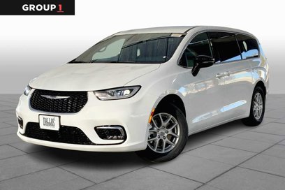 New 2025 Chrysler Pacifica Select