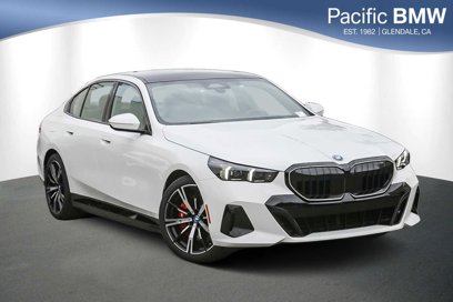 New 2025 BMW 550e xDrive w/ Premium Package
