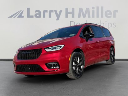 New 2025 Chrysler Pacifica Limited